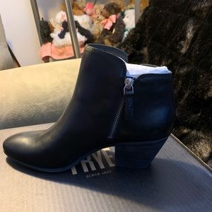 BNWT leather dry boots.